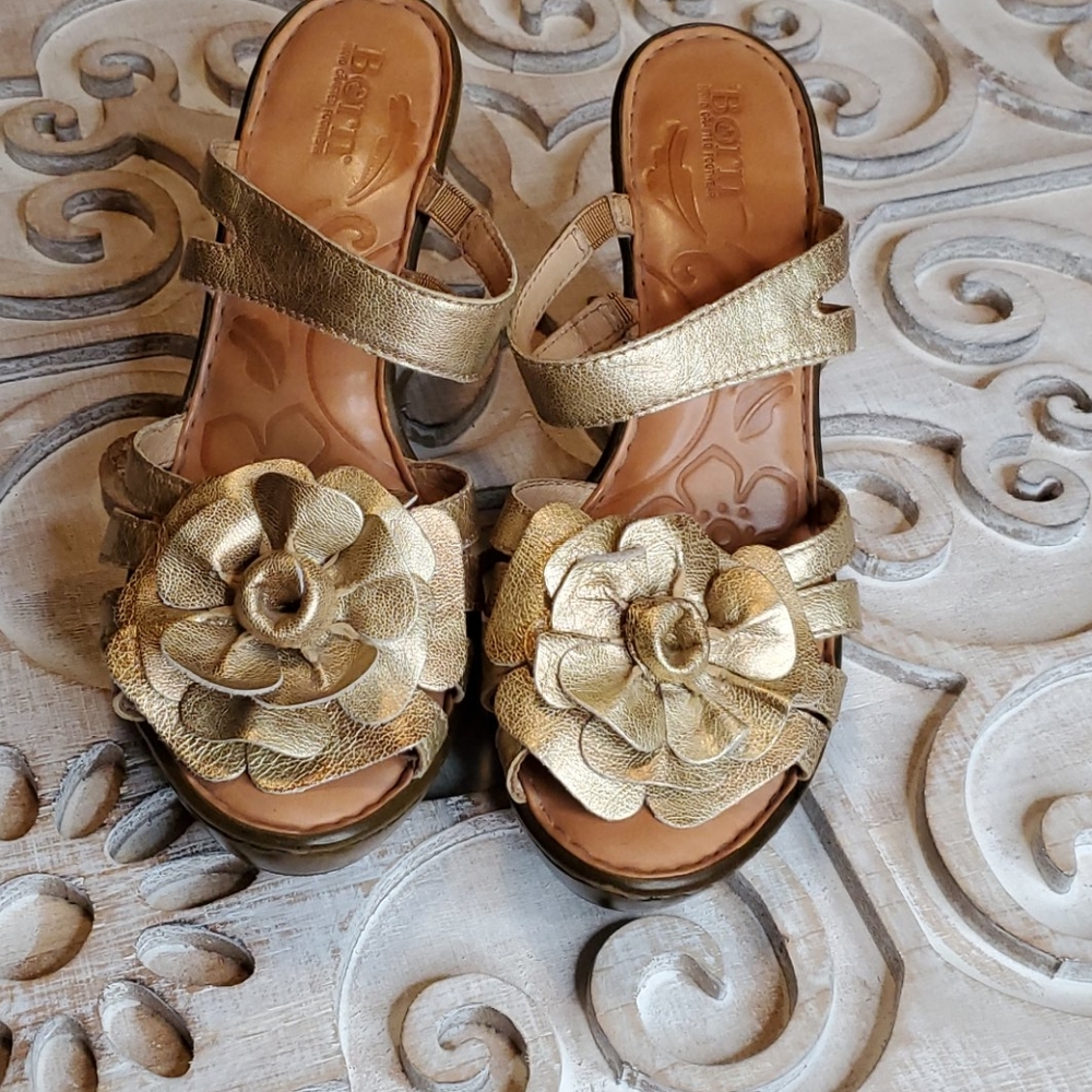 Gold Born Flower Sandle, Size 10/42 Cyber